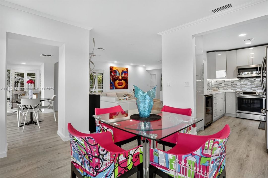 Vendido Recientemente: $1,100,000 (2 camas, 2 baños, 1601 Pies cuadrados)