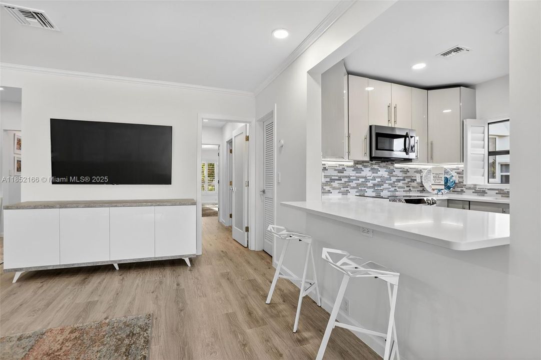 Vendido Recientemente: $1,100,000 (2 camas, 2 baños, 1601 Pies cuadrados)