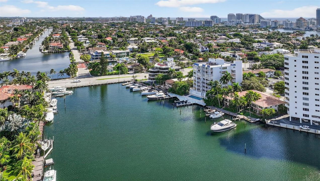 Vendido Recientemente: $1,100,000 (2 camas, 2 baños, 1601 Pies cuadrados)