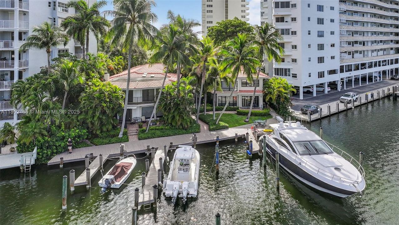 Vendido Recientemente: $1,100,000 (2 camas, 2 baños, 1601 Pies cuadrados)