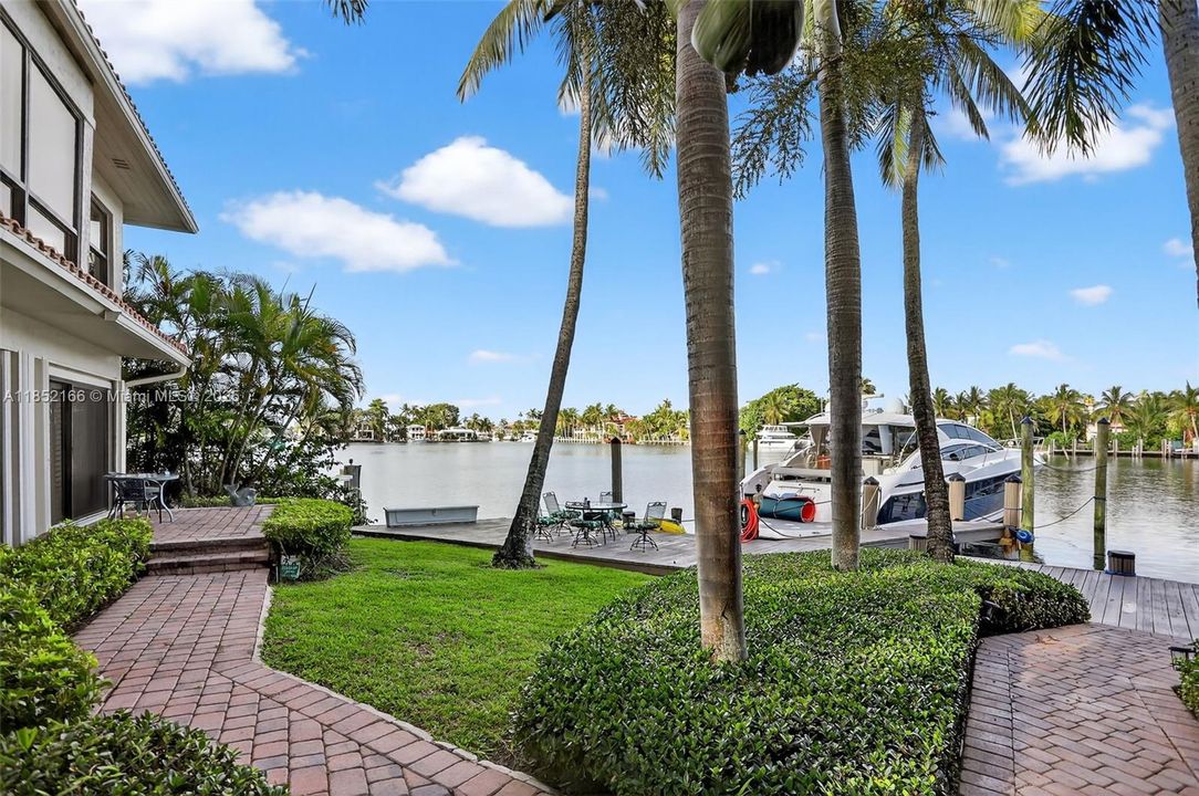 Vendido Recientemente: $1,100,000 (2 camas, 2 baños, 1601 Pies cuadrados)