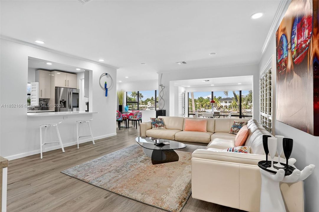 Vendido Recientemente: $1,100,000 (2 camas, 2 baños, 1601 Pies cuadrados)