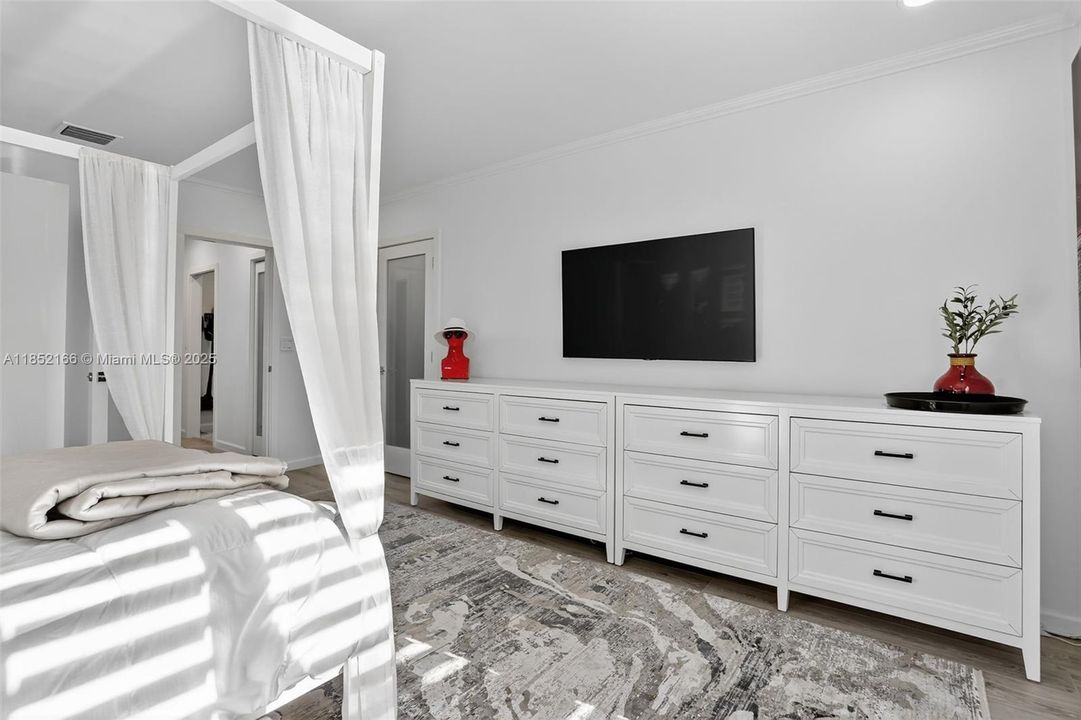 Vendido Recientemente: $1,100,000 (2 camas, 2 baños, 1601 Pies cuadrados)