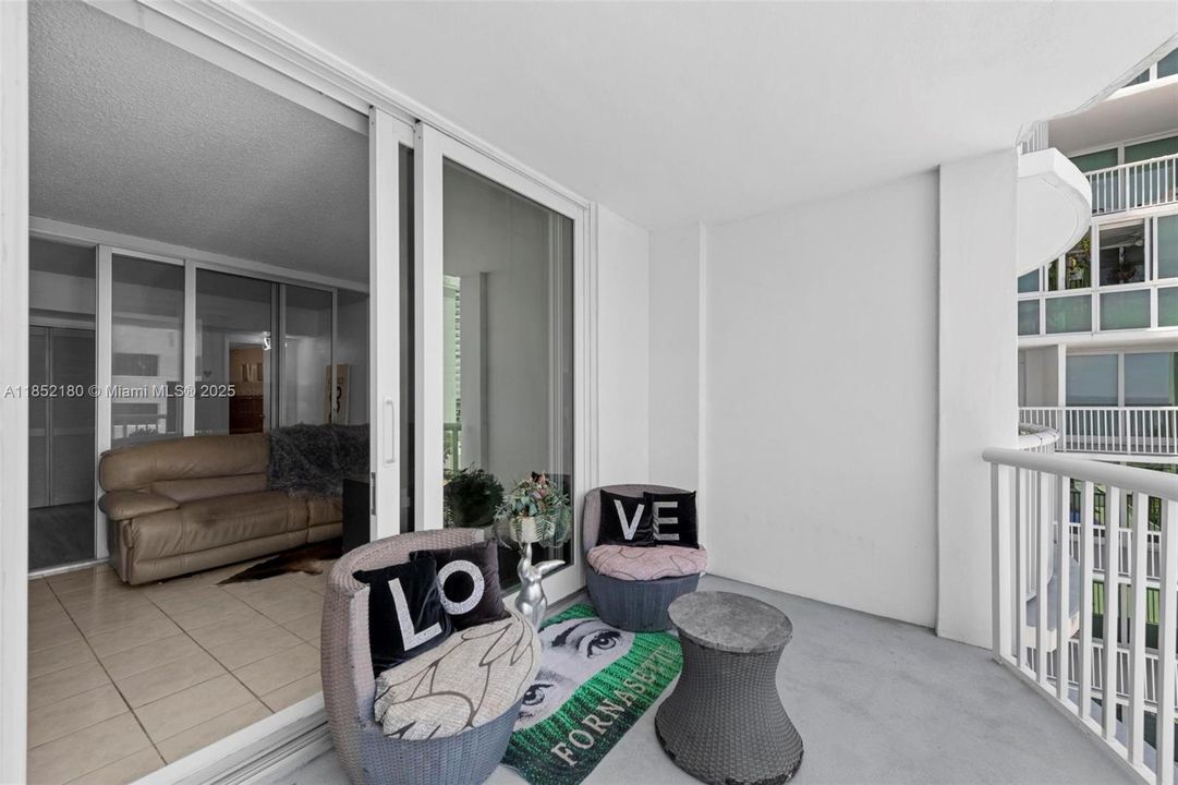 Recently Sold: $399,000 (2 beds, 2 baths, 980 Square Feet)