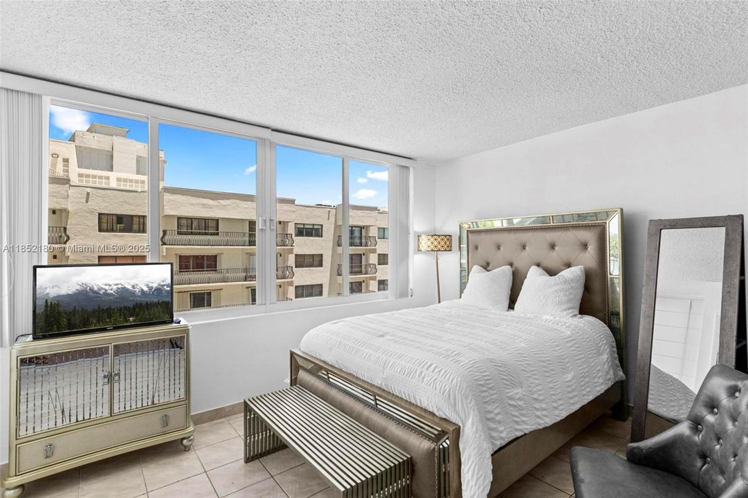 Recently Sold: $399,000 (2 beds, 2 baths, 980 Square Feet)