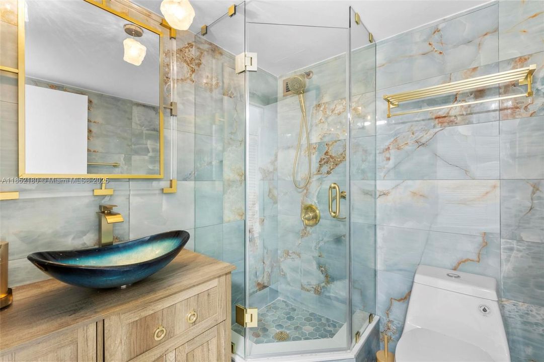 Recently Sold: $399,000 (2 beds, 2 baths, 980 Square Feet)