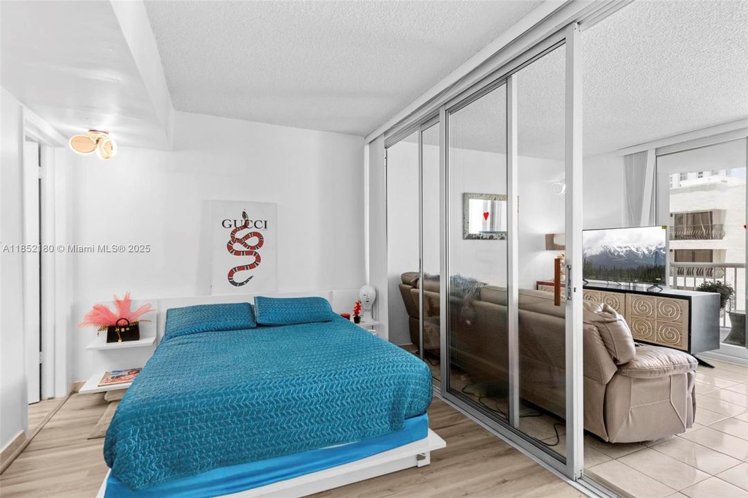 Recently Sold: $399,000 (2 beds, 2 baths, 980 Square Feet)