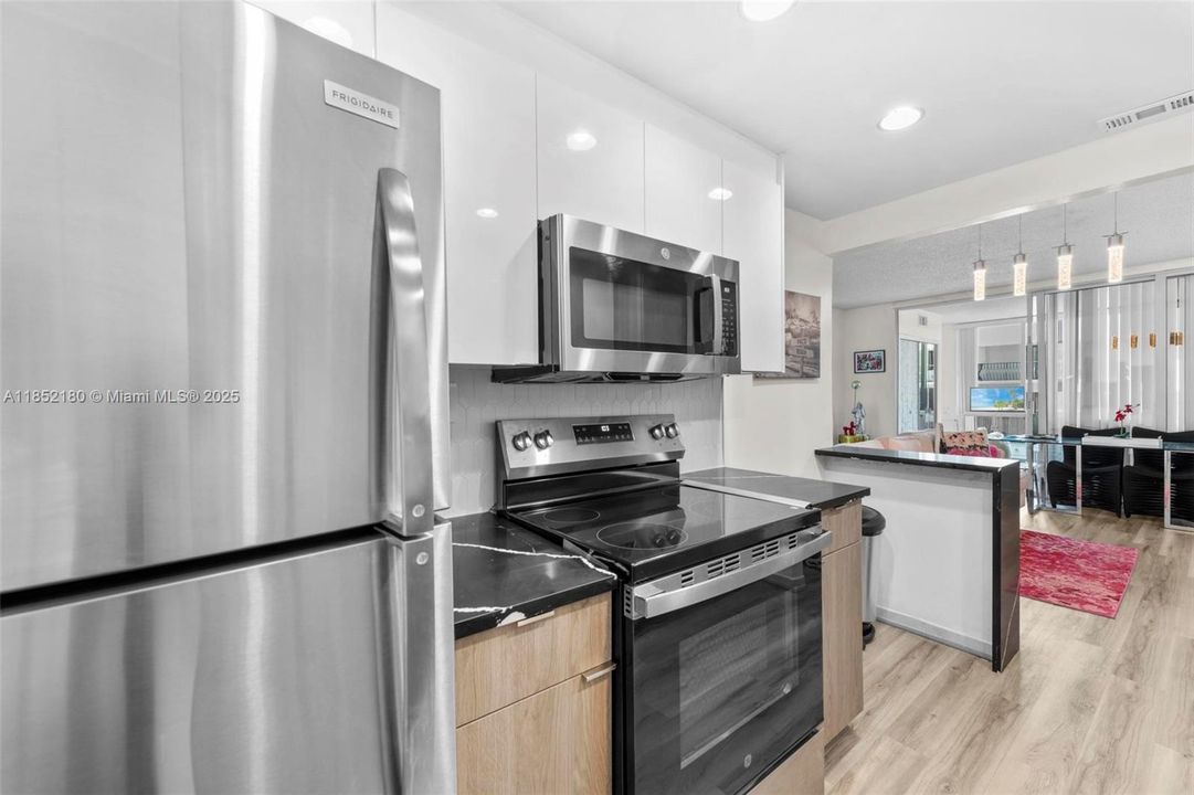 Recently Sold: $399,000 (2 beds, 2 baths, 980 Square Feet)