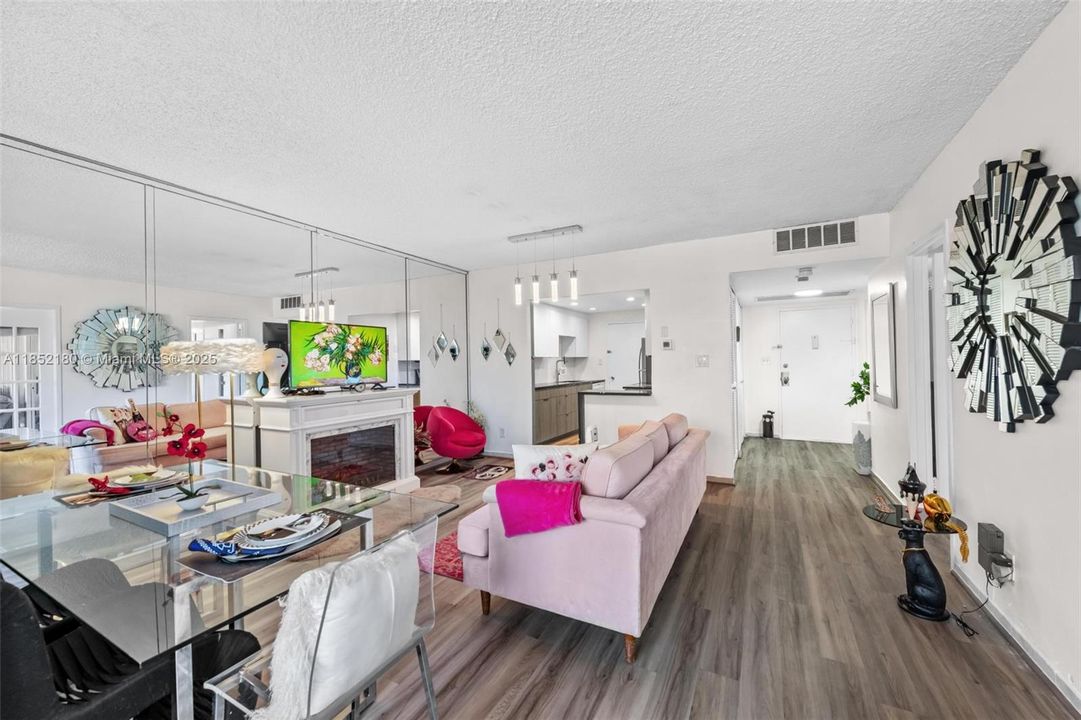 Recently Sold: $399,000 (2 beds, 2 baths, 980 Square Feet)