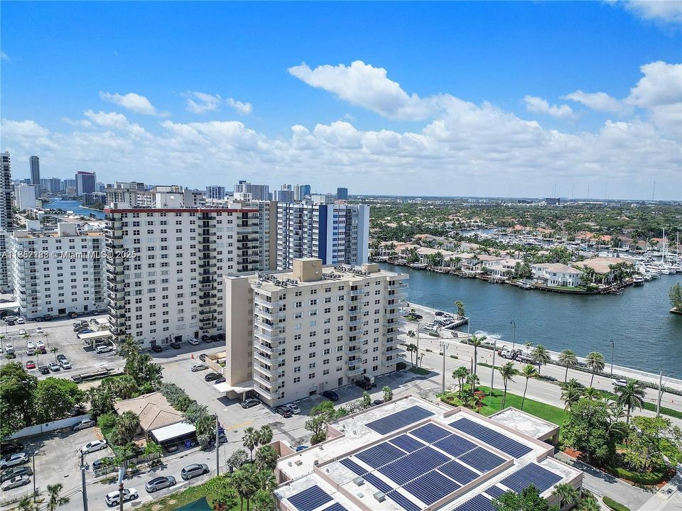 For Sale: $399,000 (2 beds, 2 baths, 1242 Square Feet)