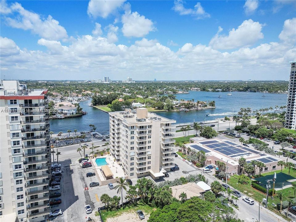 For Sale: $399,000 (2 beds, 2 baths, 1242 Square Feet)