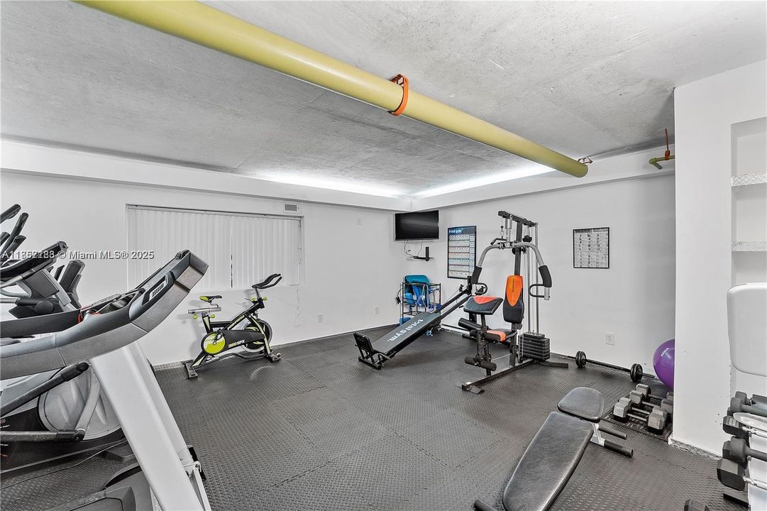 For Sale: $399,000 (2 beds, 2 baths, 1242 Square Feet)