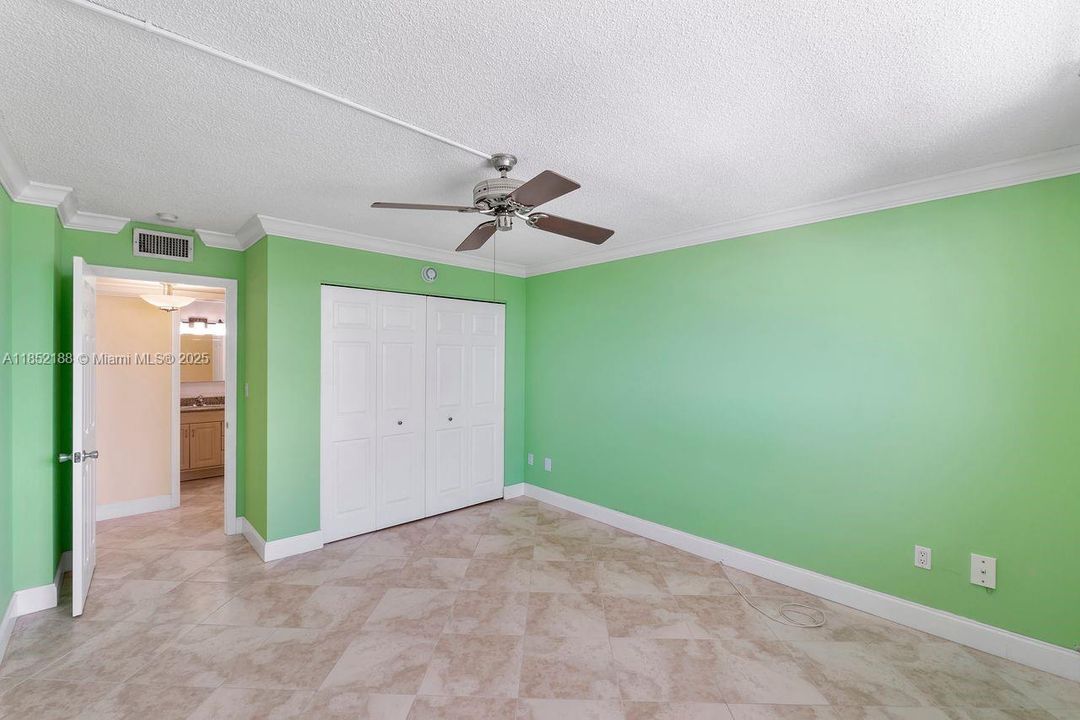 For Sale: $399,000 (2 beds, 2 baths, 1242 Square Feet)