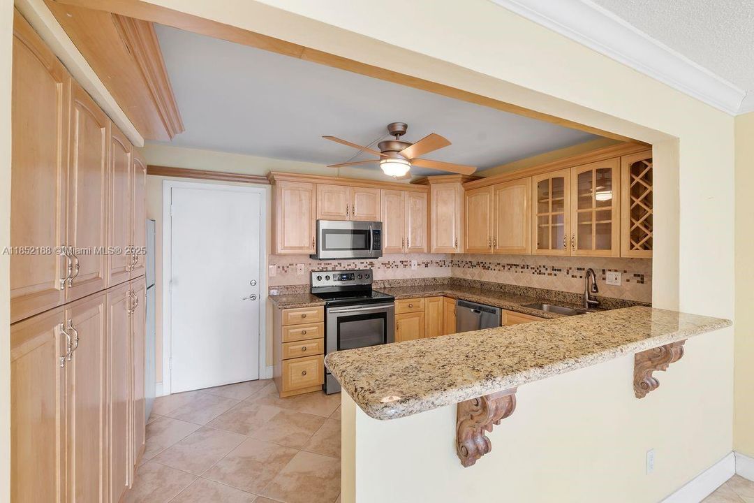 For Sale: $399,000 (2 beds, 2 baths, 1242 Square Feet)