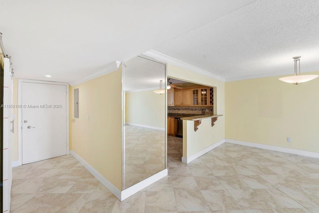 For Sale: $399,000 (2 beds, 2 baths, 1242 Square Feet)