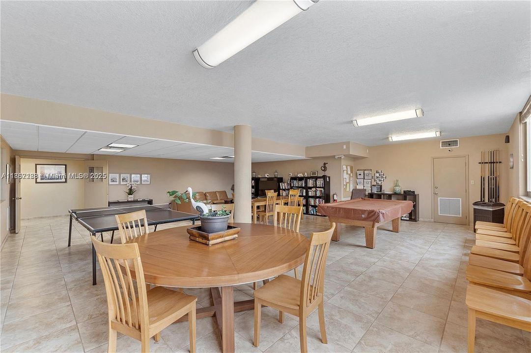 For Sale: $399,000 (2 beds, 2 baths, 1242 Square Feet)