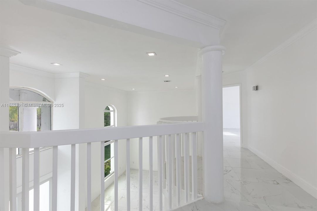 Под контрактом: $5,500 (4 спален, 3 ванн, 2473 Квадратных фут)