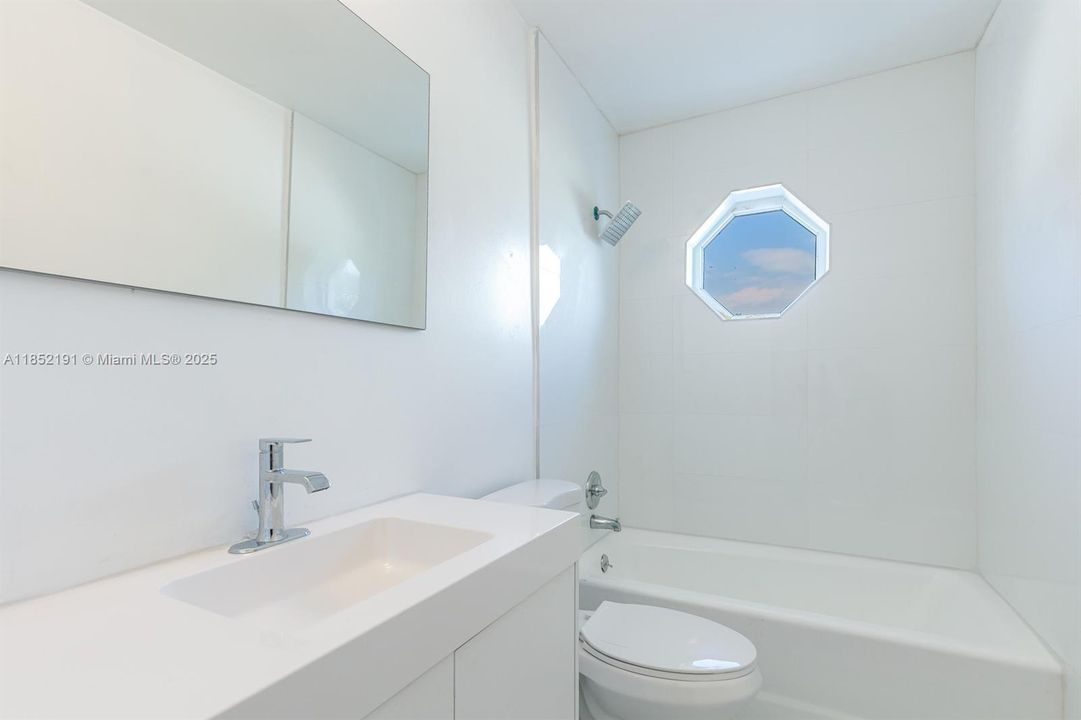 Под контрактом: $5,500 (4 спален, 3 ванн, 2473 Квадратных фут)