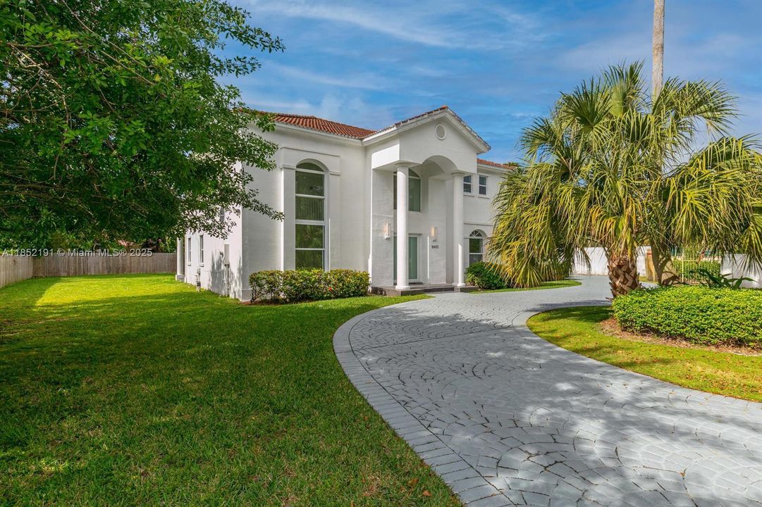 Под контрактом: $5,500 (4 спален, 3 ванн, 2473 Квадратных фут)