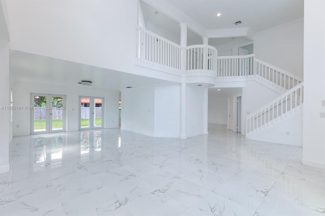 Под контрактом: $5,500 (4 спален, 3 ванн, 2473 Квадратных фут)