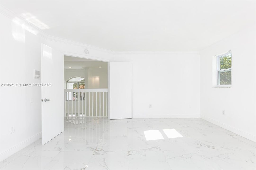 Под контрактом: $5,500 (4 спален, 3 ванн, 2473 Квадратных фут)