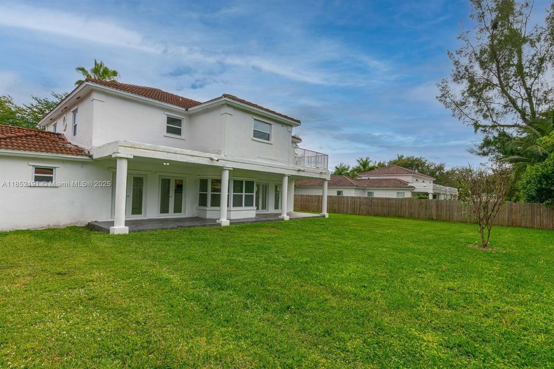 Под контрактом: $5,500 (4 спален, 3 ванн, 2473 Квадратных фут)