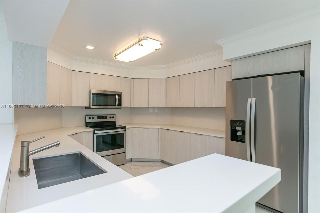 Под контрактом: $5,500 (4 спален, 3 ванн, 2473 Квадратных фут)