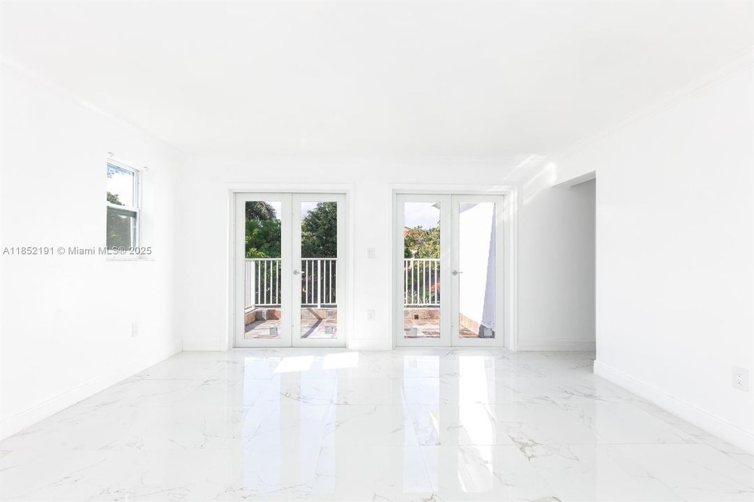 Под контрактом: $5,500 (4 спален, 3 ванн, 2473 Квадратных фут)