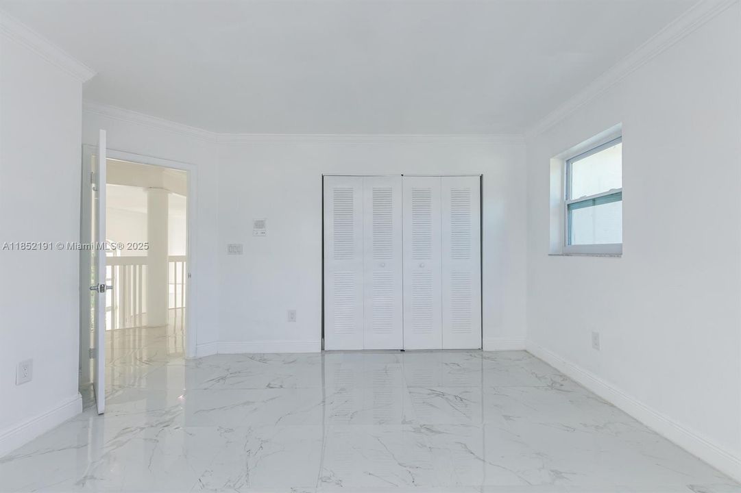 Под контрактом: $5,500 (4 спален, 3 ванн, 2473 Квадратных фут)