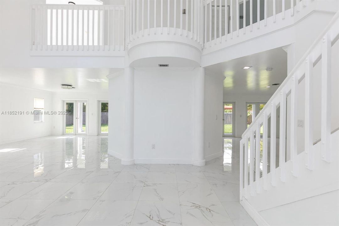 Под контрактом: $5,500 (4 спален, 3 ванн, 2473 Квадратных фут)