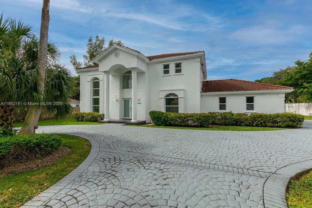 Под контрактом: $5,500 (4 спален, 3 ванн, 2473 Квадратных фут)