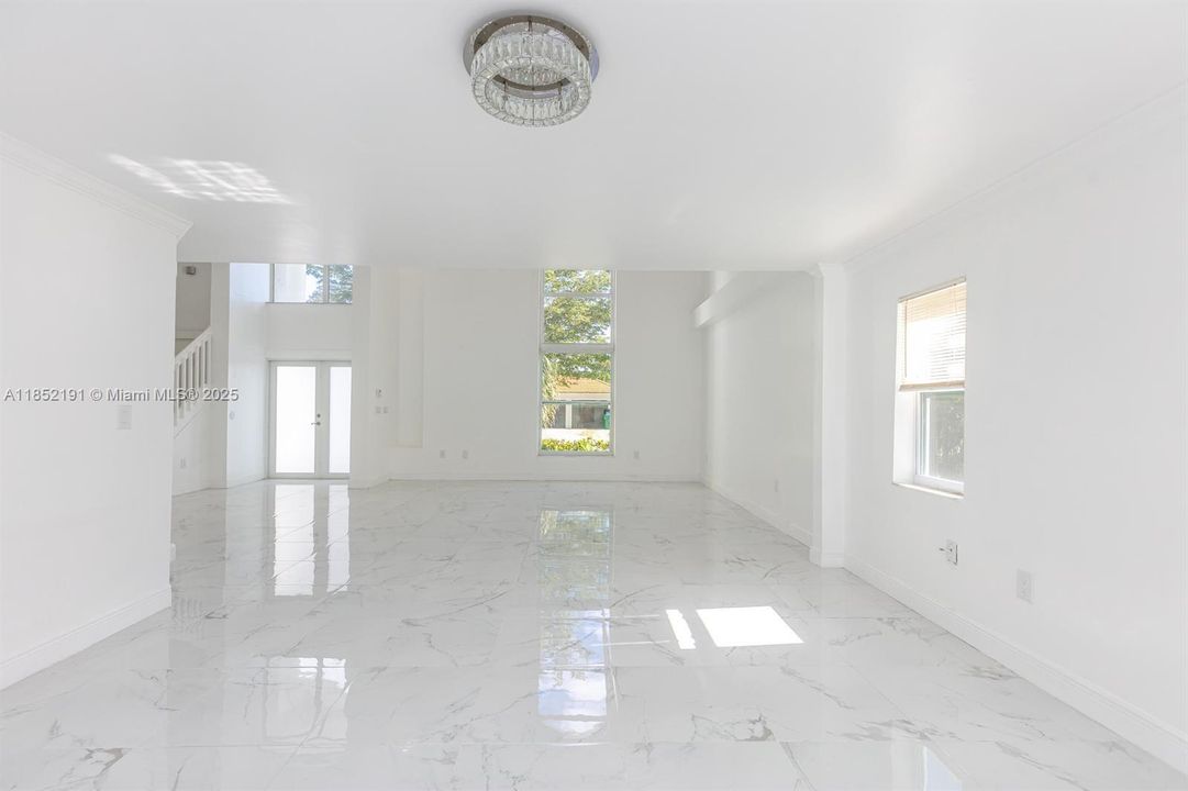 Под контрактом: $5,500 (4 спален, 3 ванн, 2473 Квадратных фут)