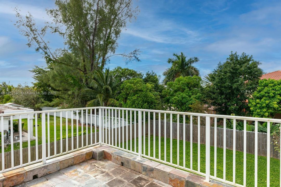 Под контрактом: $5,500 (4 спален, 3 ванн, 2473 Квадратных фут)