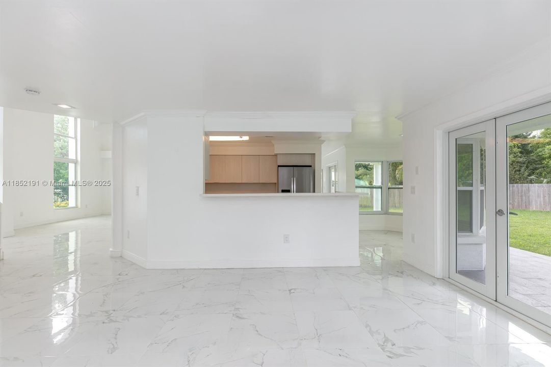 Под контрактом: $5,500 (4 спален, 3 ванн, 2473 Квадратных фут)