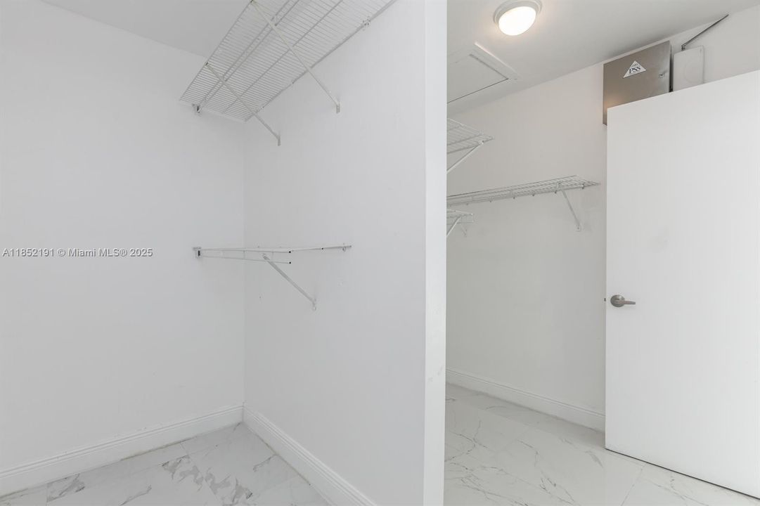 Под контрактом: $5,500 (4 спален, 3 ванн, 2473 Квадратных фут)