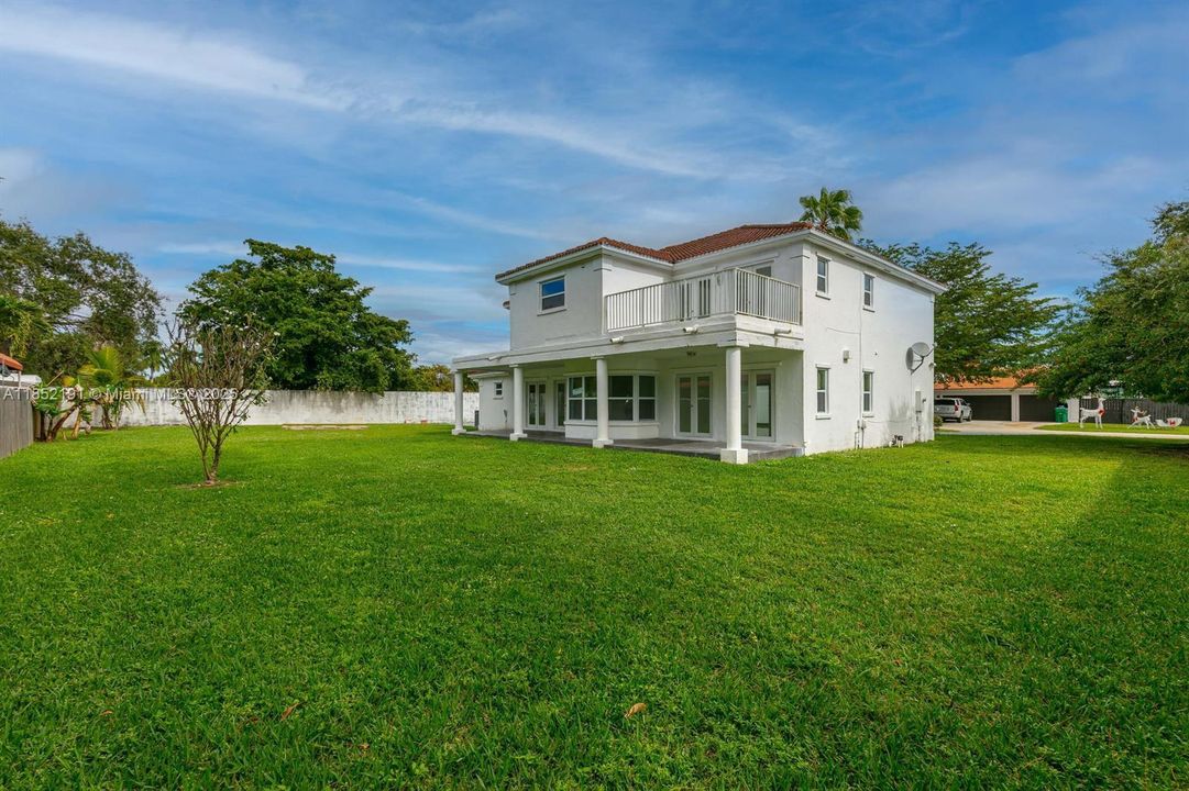 Под контрактом: $5,500 (4 спален, 3 ванн, 2473 Квадратных фут)