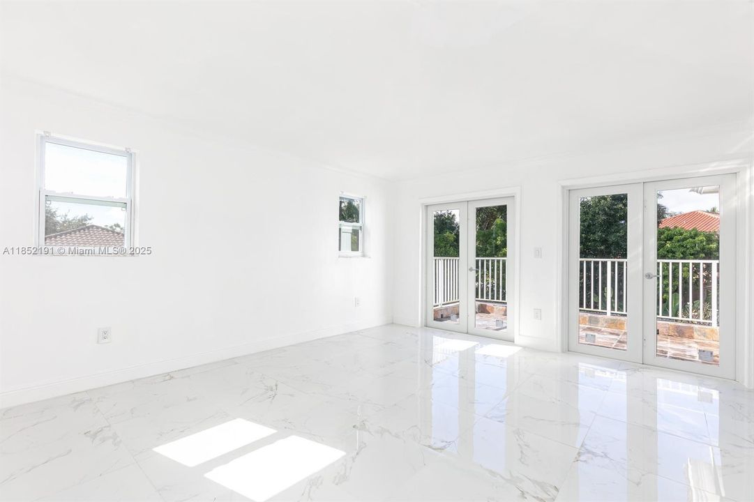 Под контрактом: $5,500 (4 спален, 3 ванн, 2473 Квадратных фут)