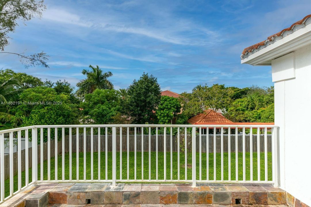 Под контрактом: $5,500 (4 спален, 3 ванн, 2473 Квадратных фут)