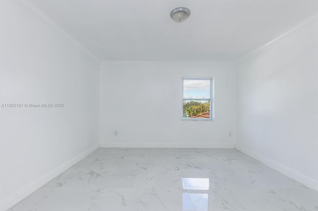 Под контрактом: $5,500 (4 спален, 3 ванн, 2473 Квадратных фут)