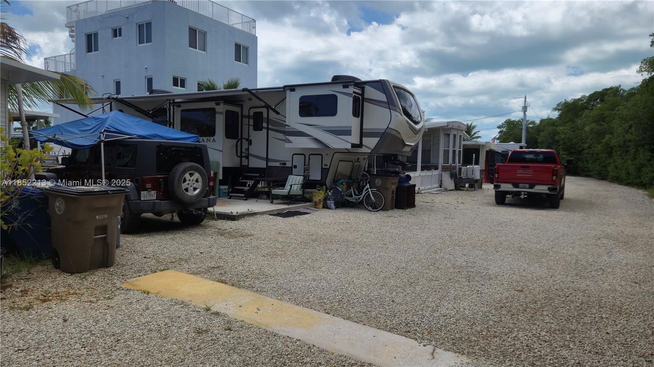 待售: $335,000 (0.04 acres)