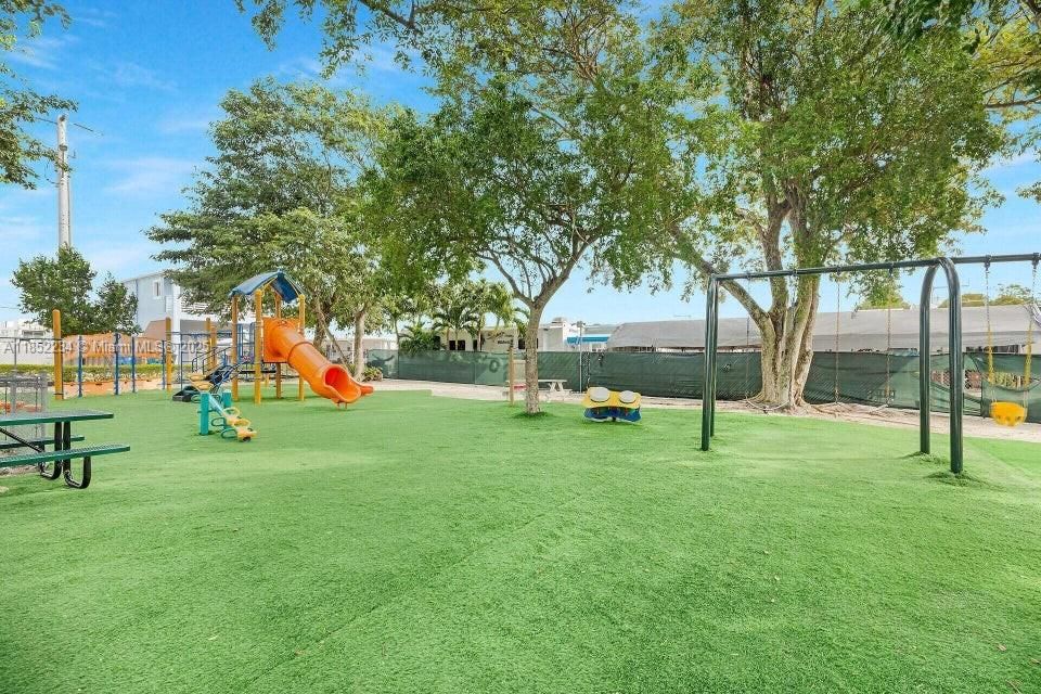 待售: $355,000 (0.04 acres)