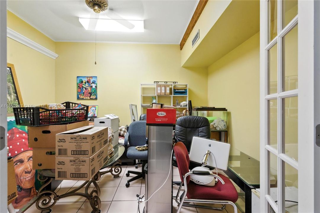 Под контрактом: $4,800 (0 спален, 0 ванн, 0 Квадратных фут)