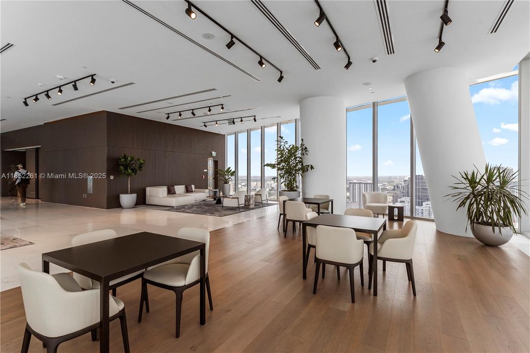 Active With Contract: $2,750,000 (3 beds, 2 baths, 2126 Square Feet)