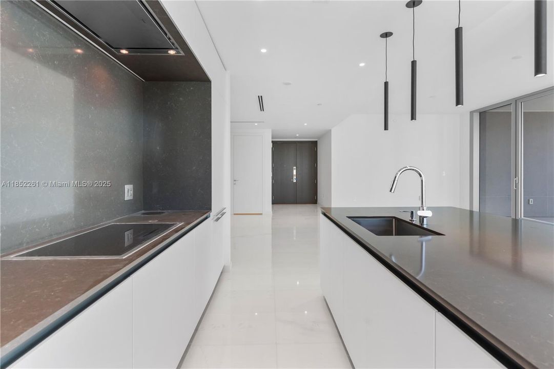 Active With Contract: $2,750,000 (3 beds, 2 baths, 2126 Square Feet)