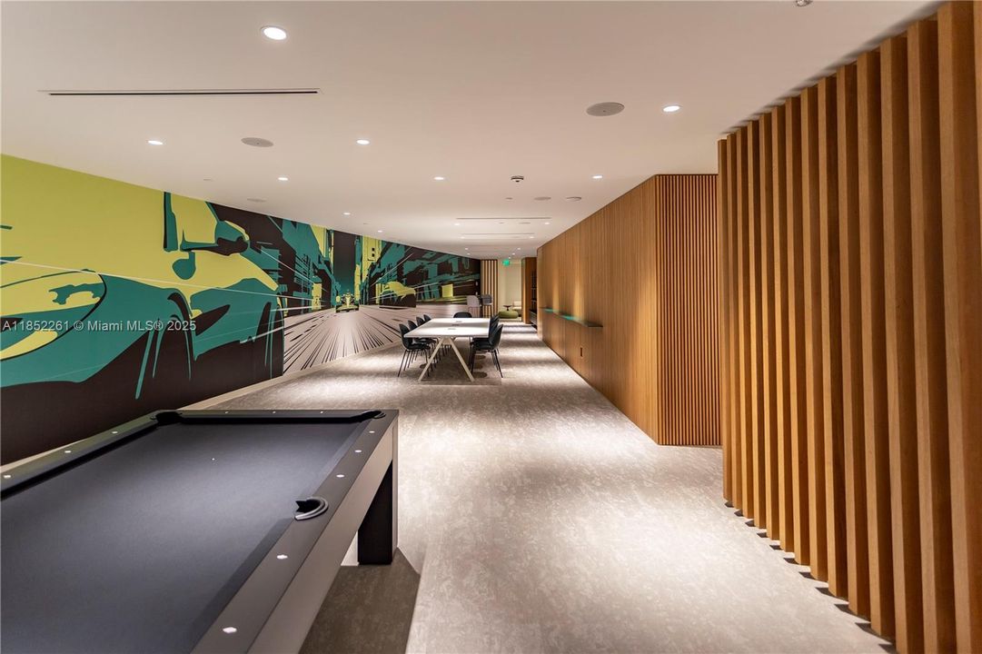 Active With Contract: $2,750,000 (3 beds, 2 baths, 2126 Square Feet)