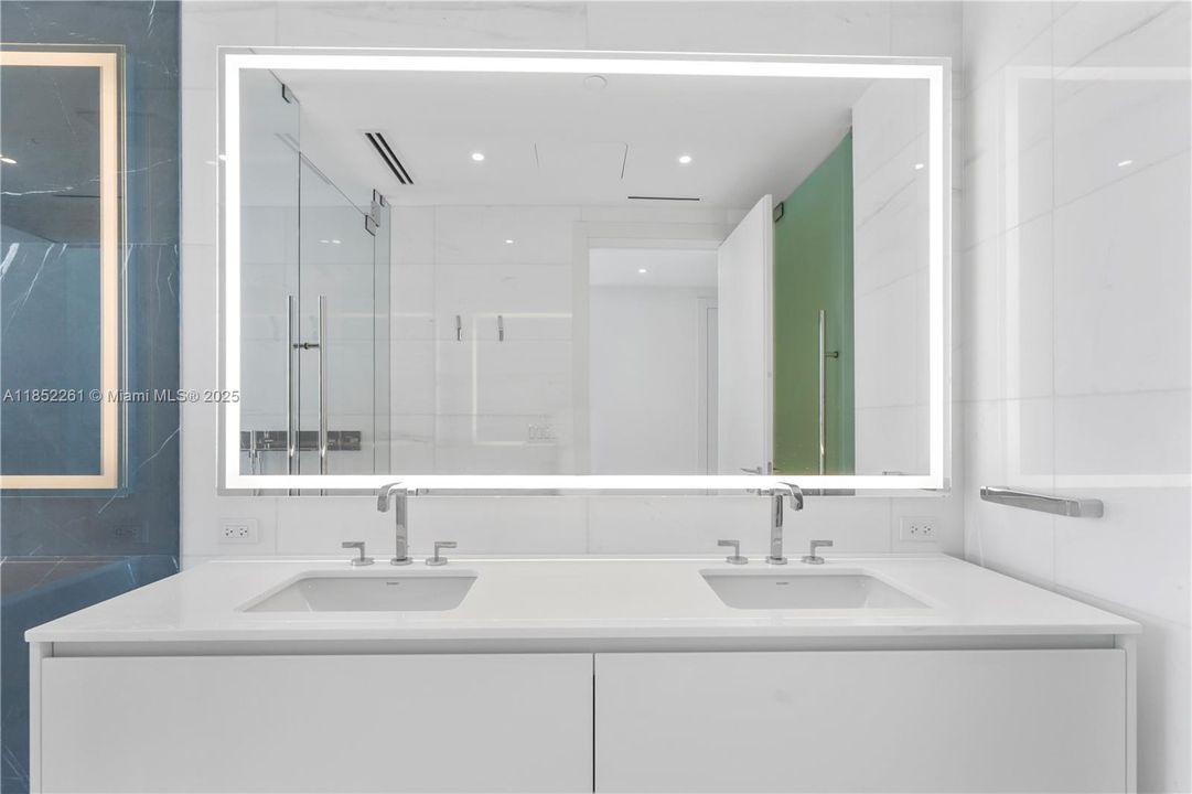 Active With Contract: $2,750,000 (3 beds, 2 baths, 2126 Square Feet)