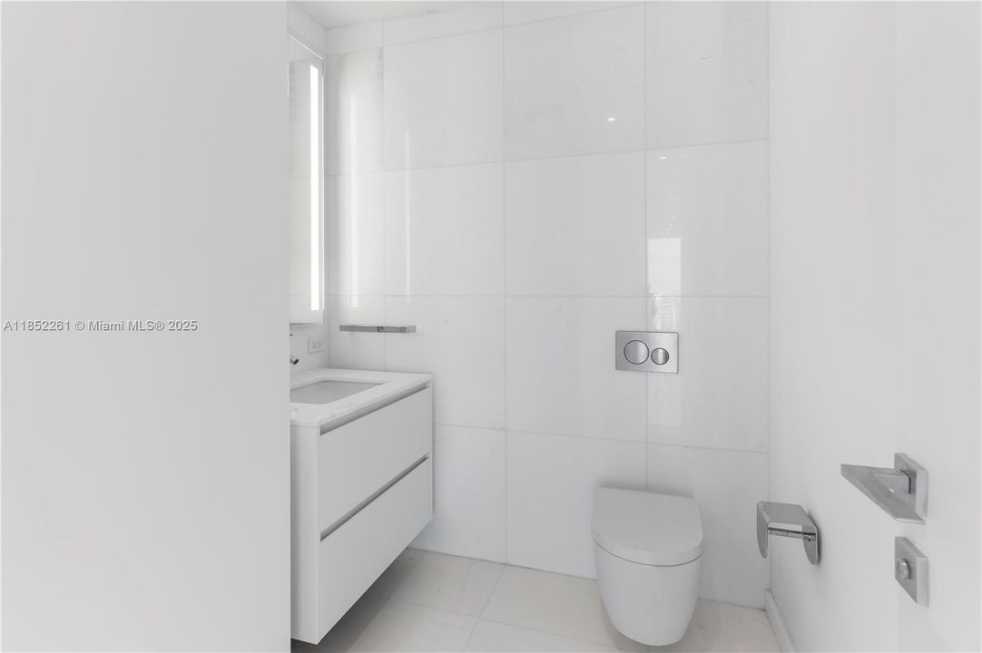 Active With Contract: $2,750,000 (3 beds, 2 baths, 2126 Square Feet)