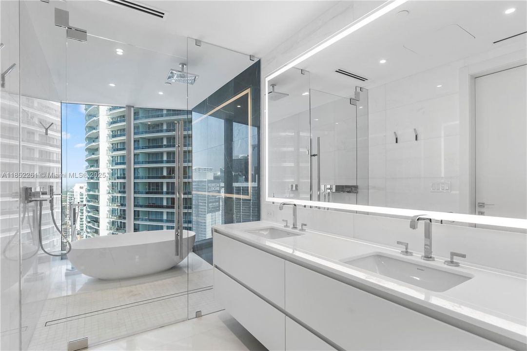 Active With Contract: $2,750,000 (3 beds, 2 baths, 2126 Square Feet)