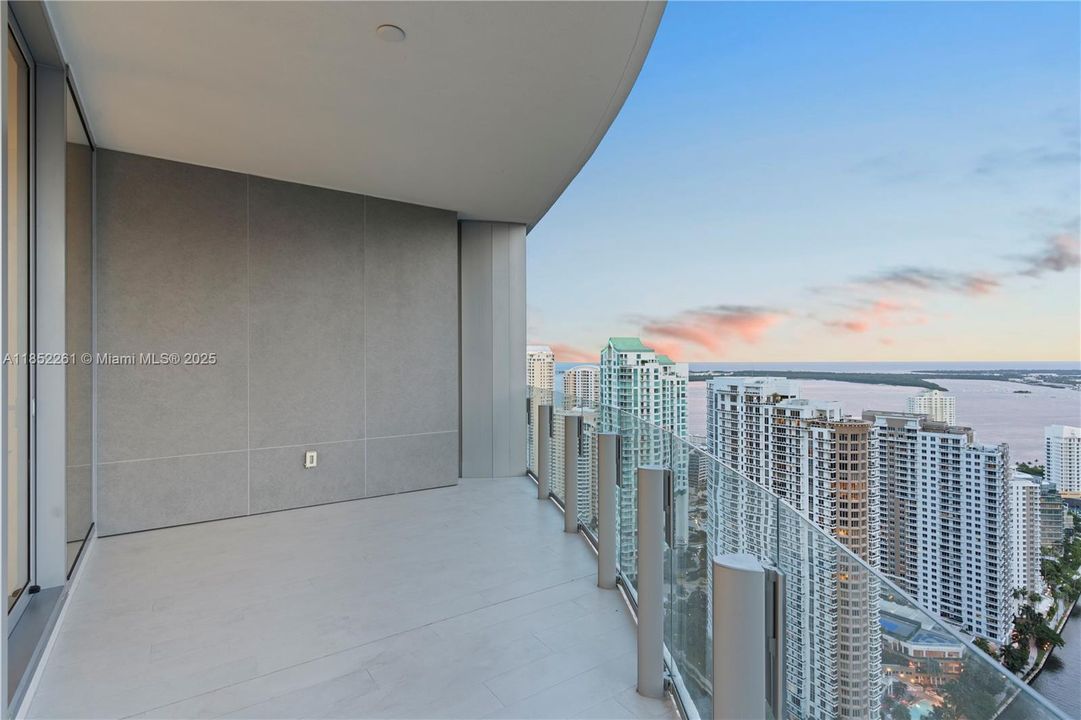Active With Contract: $2,750,000 (3 beds, 2 baths, 2126 Square Feet)