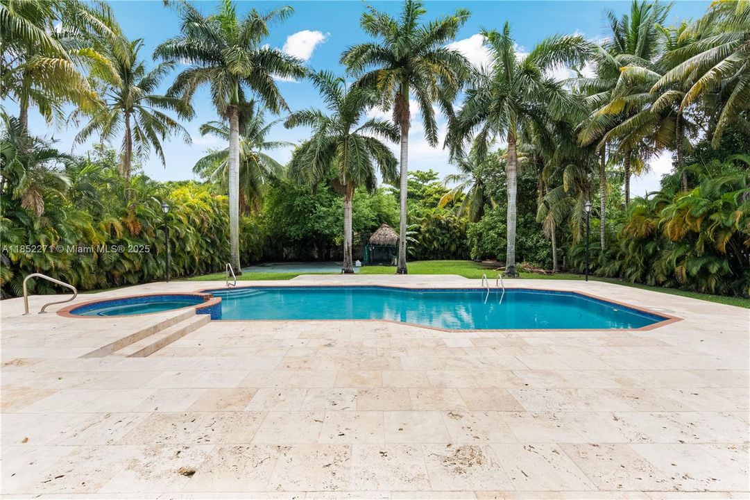 Active With Contract: $2,795,000 (5 beds, 5 baths, 5194 Square Feet)